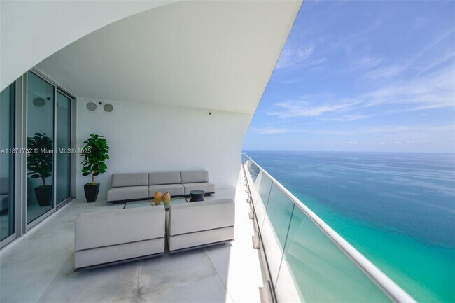 Building Photo - 16901 Collins Ave