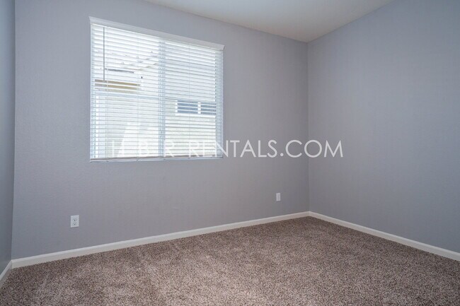 Building Photo - Questa Village: Spacious 3-Bedroom Retreat...