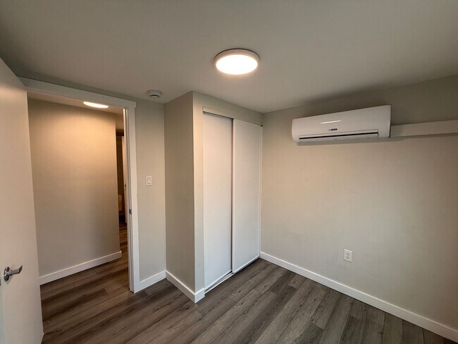 Building Photo - A606