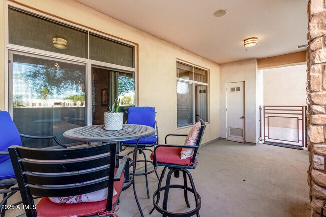 Building Photo - 4909 N Woodmere Fairway