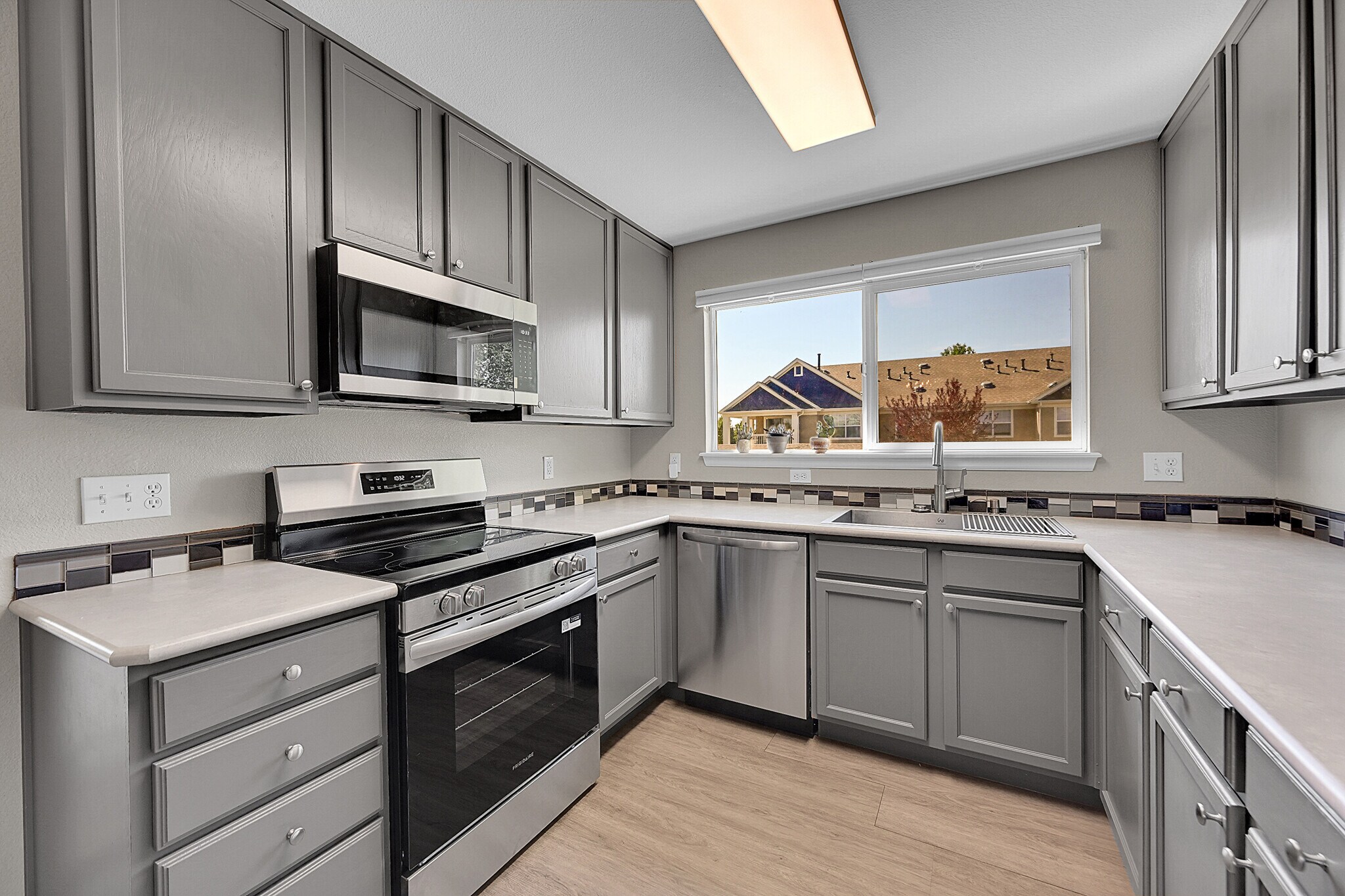 Building Photo - 8200 E 8th Ave