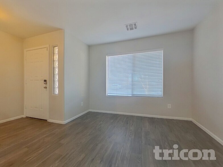 Building Photo - 23634 W Tamarisk Ave