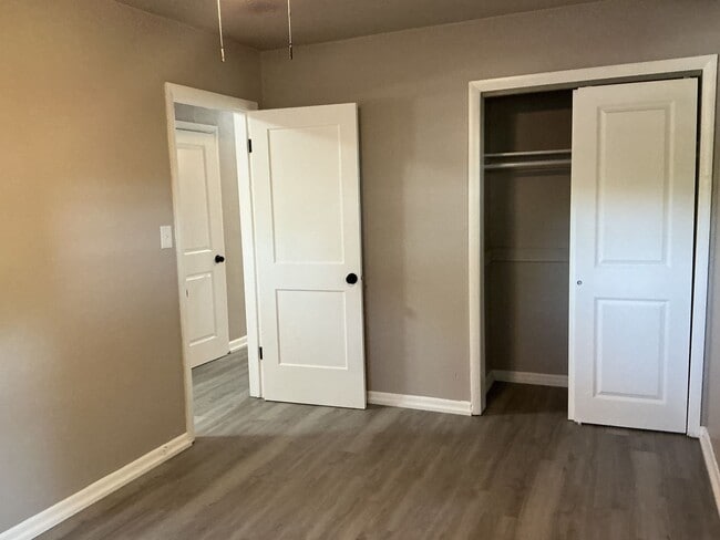 Building Photo - 3 Bedroom Single Family Home
