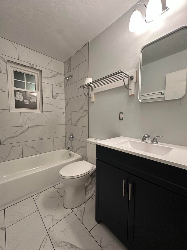 Building Photo - 1951 N Meridian Rd