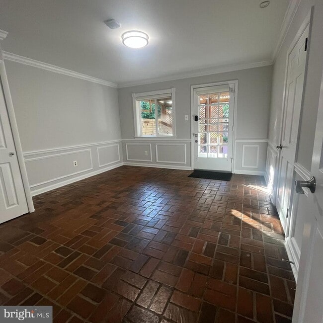 Building Photo - 315 N Maple Ave