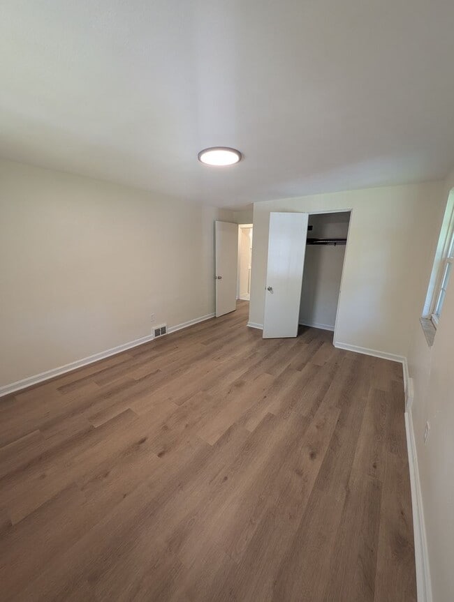Building Photo - Newly Renovated 3Bd/2Bath Home with Bonus Room -- Available NOW!