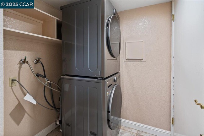 Building Photo - 1156 Tiffany Ln