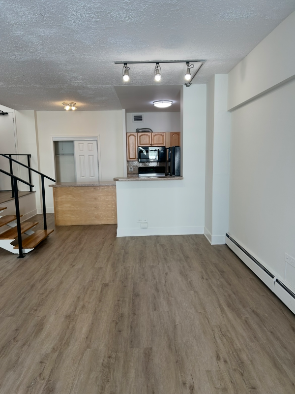 Building Photo - 29 E Chestnut St