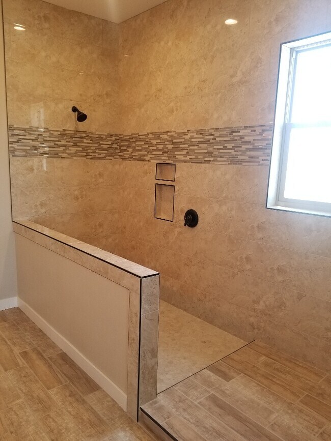 Building Photo - 1352 1st St