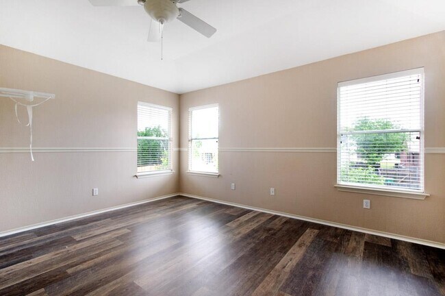 Building Photo - 1810 W Pflugerville Pkwy