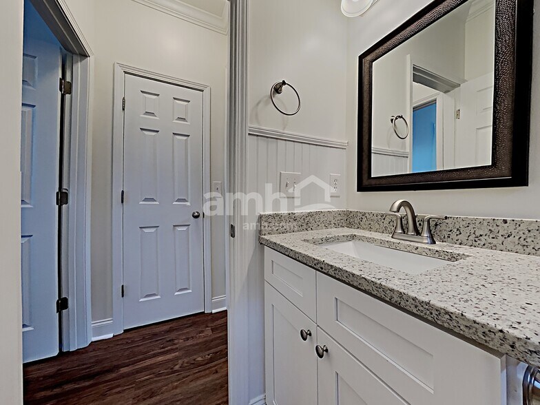 Building Photo - 132 Northbrooke Trace