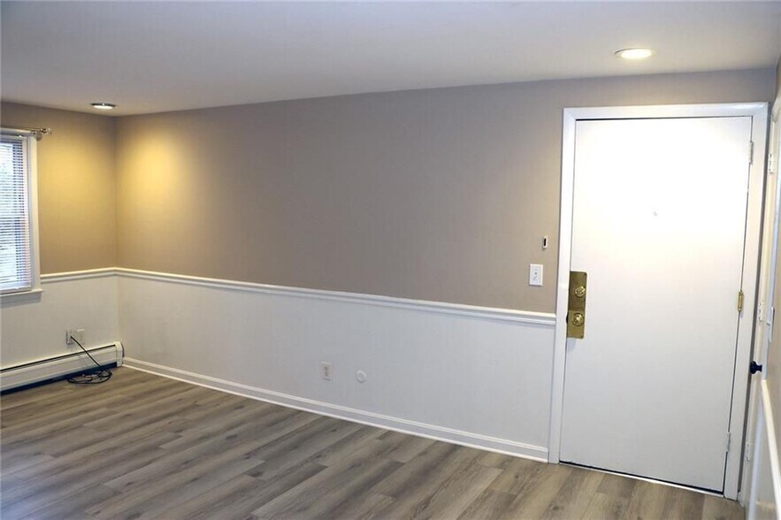 Building Photo - 50 Carnation St