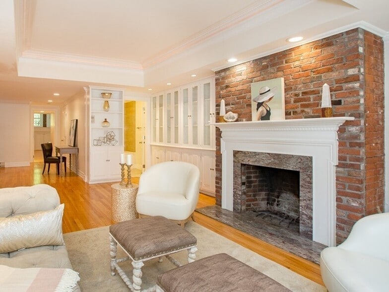 Building Photo - 388 Marlborough St