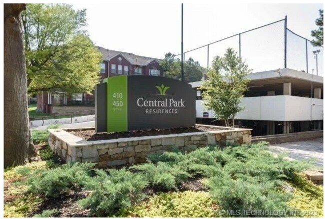 Building Photo - Downtown Tulsa High-Rise Living with Incredible Views and Utilities Included!