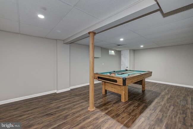 Building Photo - 1717 Country Club Dr