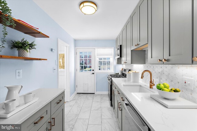 Building Photo - 312 Small Ct