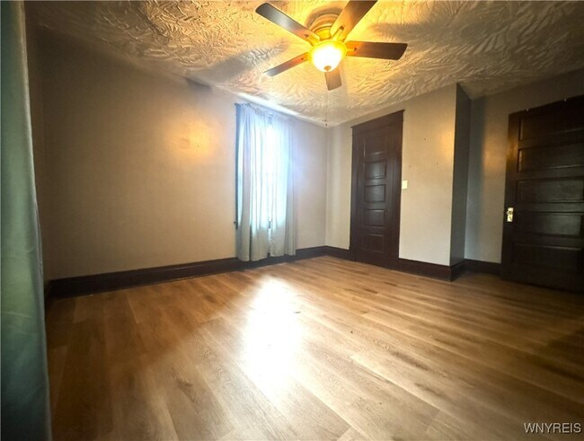 Building Photo - 1820 1/2 Whitney Ave