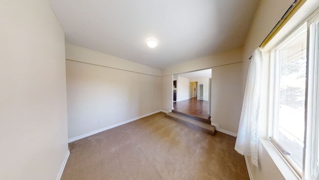 Building Photo - 5BD/2BA on Montezuma with Parking!!