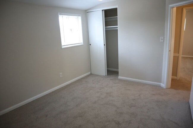 Building Photo - Charming 3-Bedroom, 2-Bath Split-Level Sin...