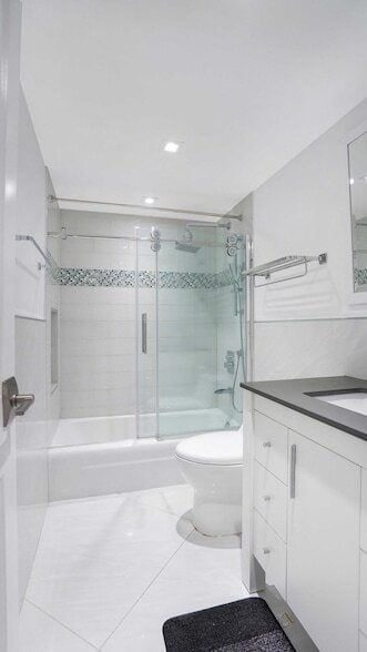 Building Photo - 4250 Galt Ocean Dr