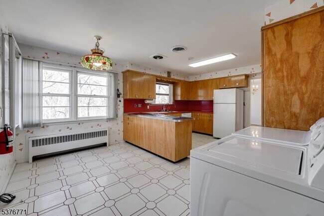 Building Photo - 17 Oxford Dr