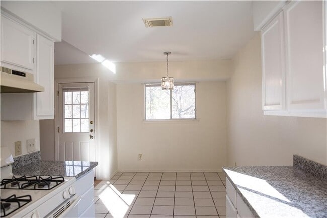 Building Photo - 5912 Shreveport Dr