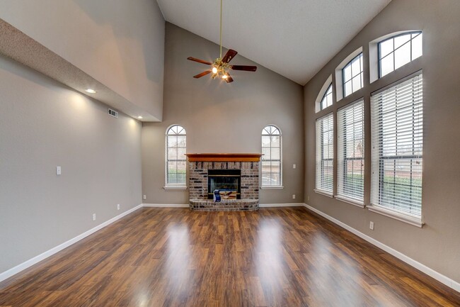 Building Photo - West Tulsa Gem! 3 Bed 2.5 Bath