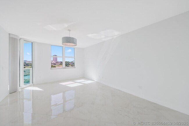 Building Photo - 500 SE Mizner Blvd
