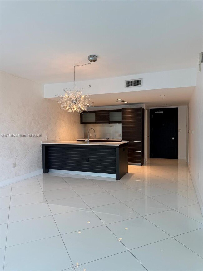 Building Photo - 200 Biscayne Blvd Way