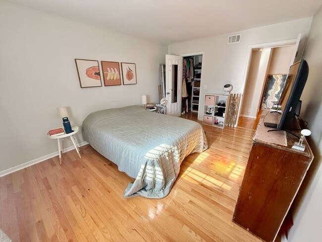 Building Photo - Walkable Green Hills Condo- 2 Bed 1.5 Bath $1800/mo