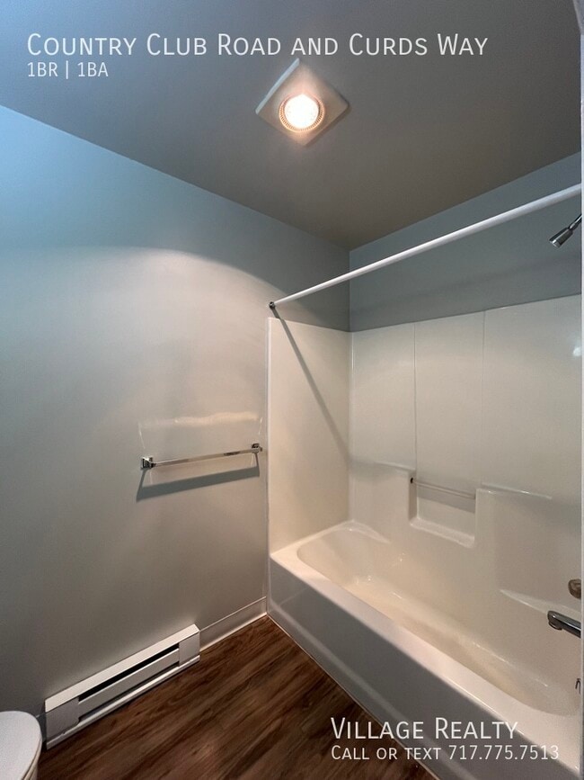 Building Photo - 631 Country Club Rd