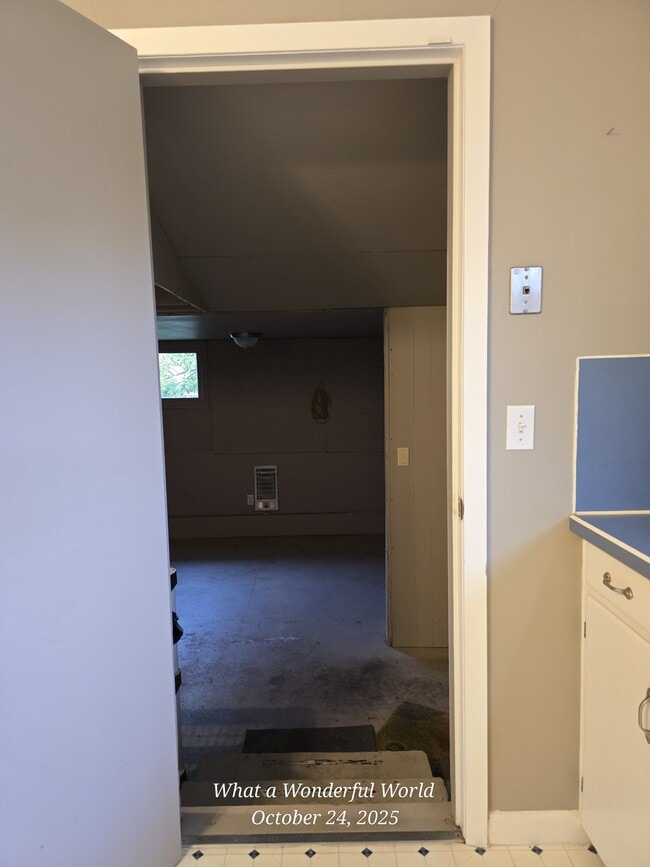 Building Photo - 583 Delmar Dr N