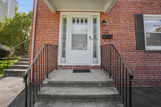 Building Photo - 221 Hunyadi Ave