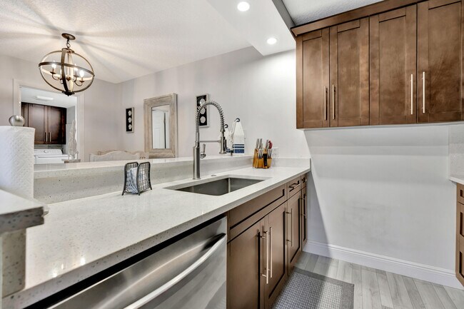 Building Photo - 1209 12th Ct