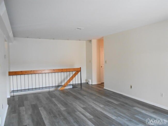 Building Photo - 512 Sharon Garden Ct