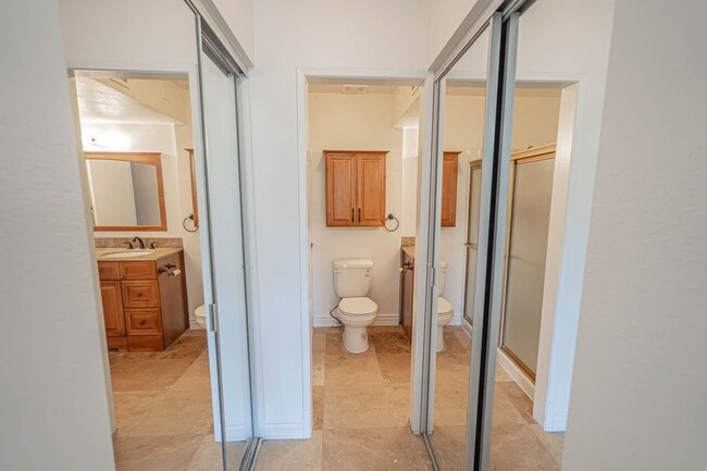 Building Photo - 4-Bedroom Plus Bonus Room Home with Golf Course Views & Community Pool in Valencia!