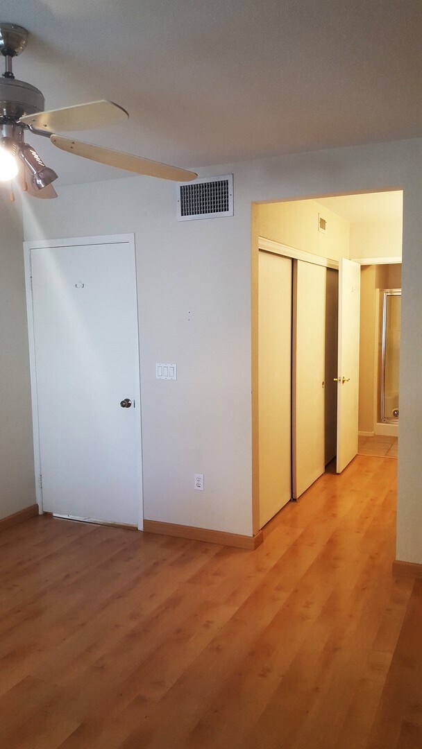 Building Photo - Three Bedroom Southwest Condo, Tile, Ground Floor