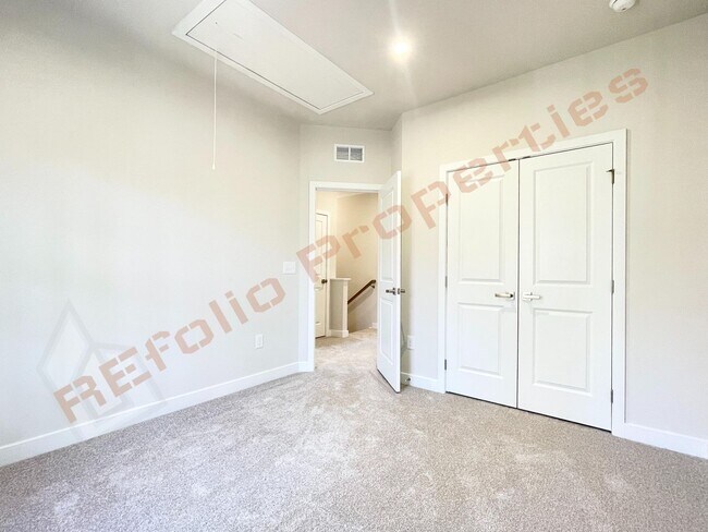 Building Photo - Beautiful brand new 3-Story Townhome | 4 Bedrooms, 3.5 Bathrooms, 2332 sq ft @ 751 South Townhome...