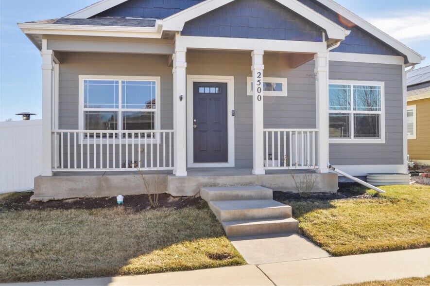 Building Photo - 2500 Heather Ln