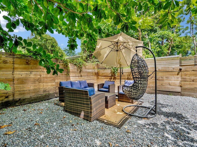 Building Photo - 4094 Park Ave