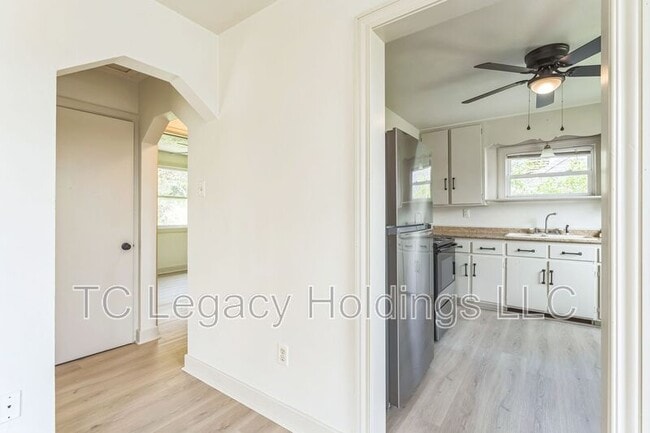 Building Photo - 517 1/2 Hornor Avenue