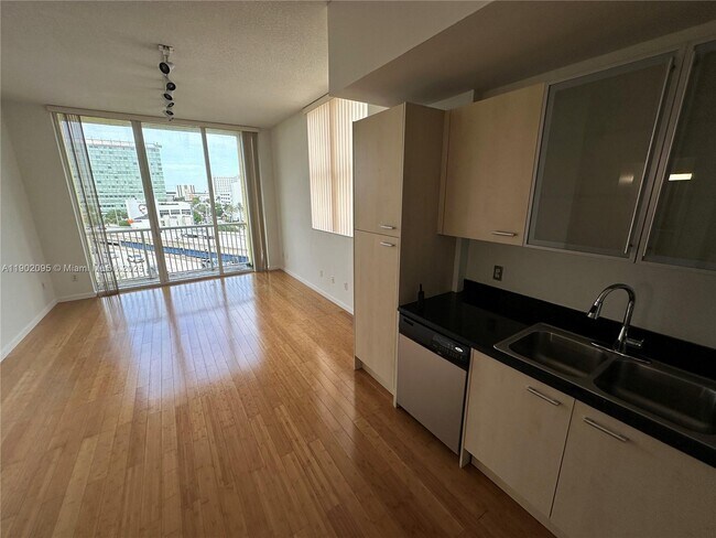 Building Photo - 1350 NW 8th Ct