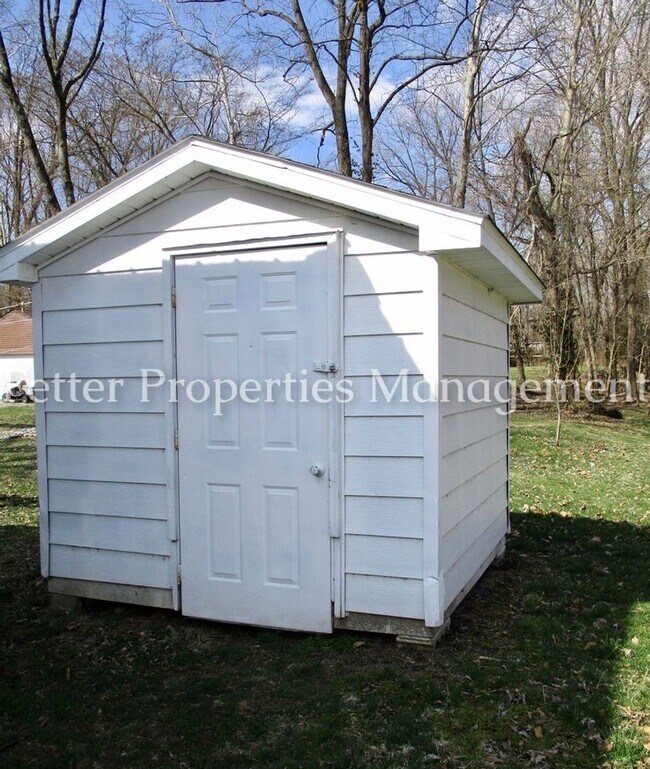 Building Photo - 1228