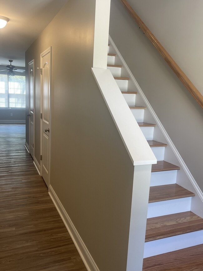 Building Photo - 307 York St