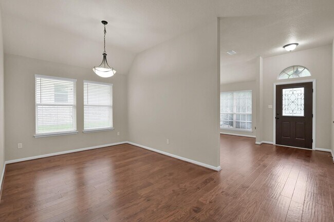 Building Photo - 3030 Hemingway Dr