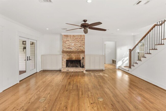 Building Photo - 1548 Cortlandt St