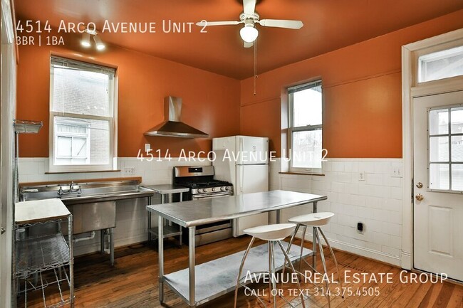 Building Photo - Charming 3-Bed Unit Near The Grove with Mo...