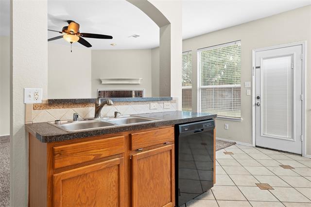Building Photo - 850 Warbler Ln