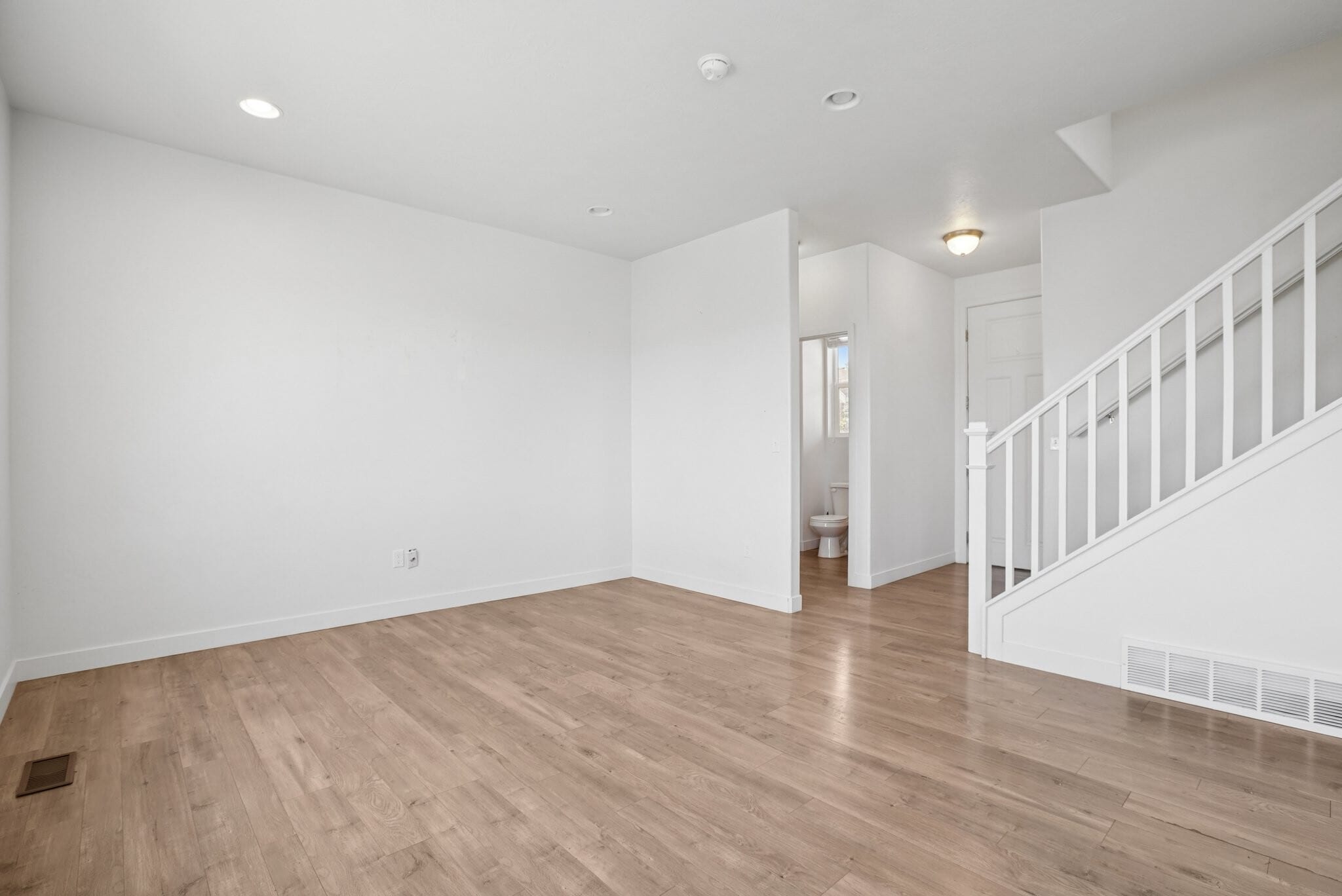 entry to living area, 1/2 bath - 3013 South Red Pine Drive