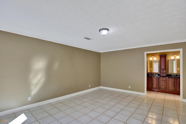 Building Photo - 240 Browns Hill Ct